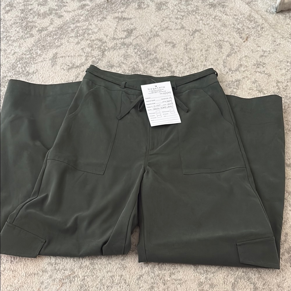 Bagatelle Sample Green Pants Nwt